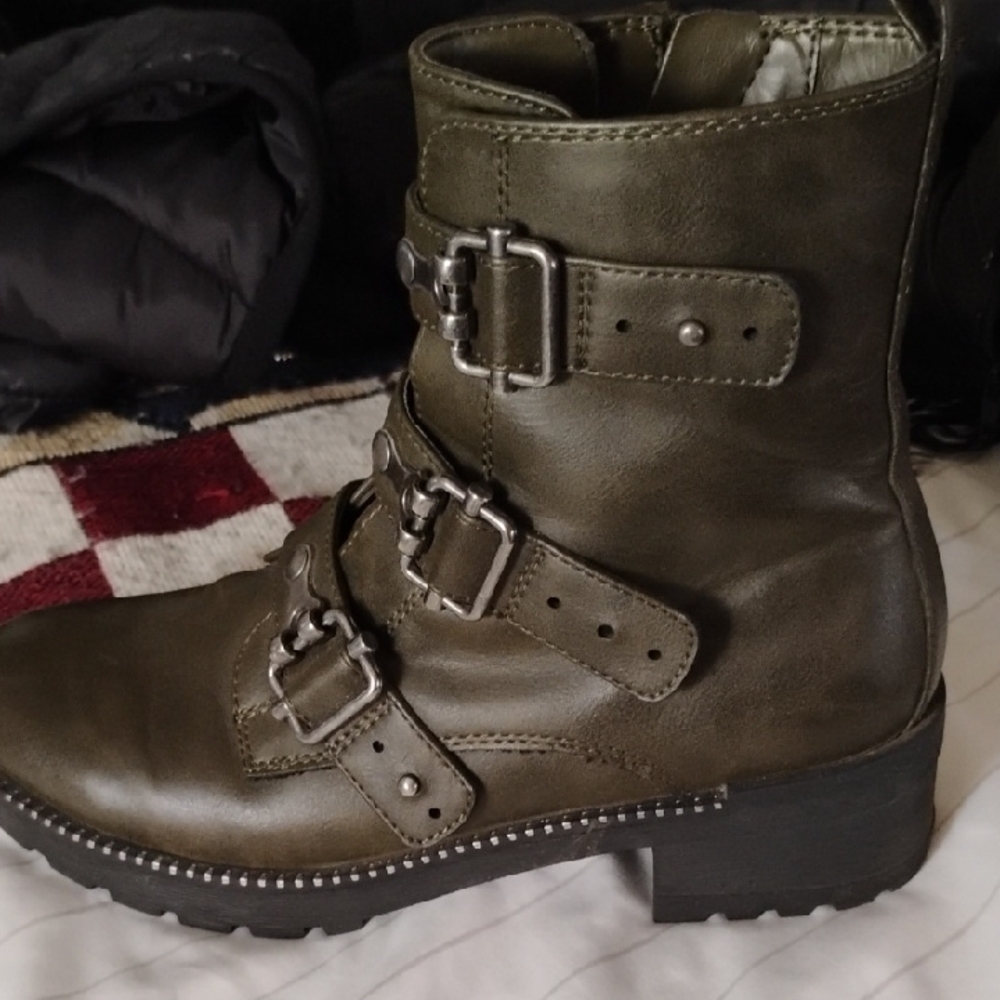 SO Women's Olive Combat Boots with Buckles